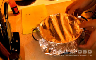 Фото приготовления рецепта: Кижуч в сметане на сковороде - шаг 3