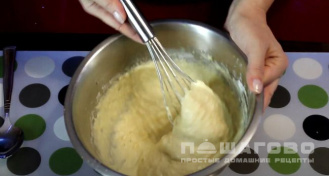 Фото приготовления рецепта: Сырные блины с начинкой из ветчины - шаг 2