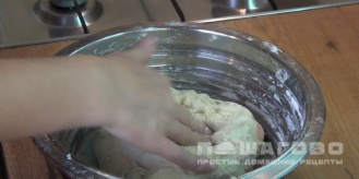 Фото приготовления рецепта: Осетинский пирог с грибами и картошкой - шаг 4