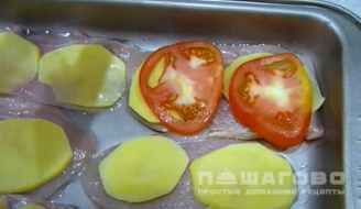 Фото приготовления рецепта: Курица по-французски с помидорами - шаг 4