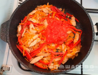Фото приготовления рецепта: Лапша удон с курицей и овощами - шаг 3