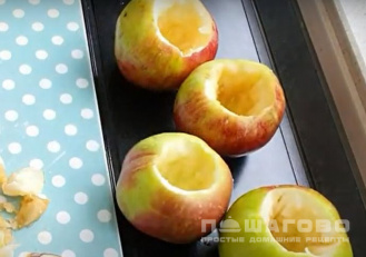Фото приготовления рецепта: Запеченные яблоки с орехами, изюмом, медом и корицей - шаг 1