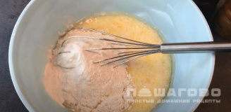 Фото приготовления рецепта: Заливной пирог на молоке с фасолью - шаг 3
