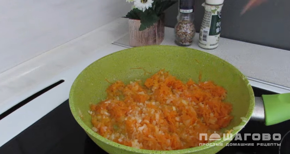Фото приготовления рецепта: Грибной суп с курицей - шаг 1