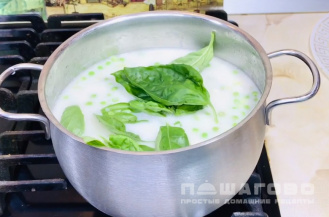 Фото приготовления рецепта: Крем-суп из зеленого горошка - шаг 4