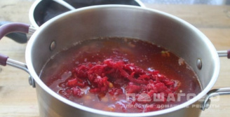 Фото приготовления рецепта: Борщ сибирский с фрикадельками - шаг 10