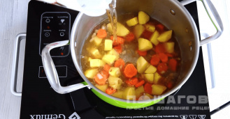Фото приготовления рецепта: Суп-пюре из цветной капусты - шаг 2