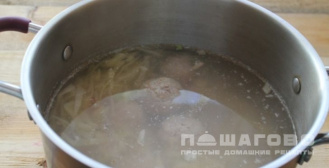Фото приготовления рецепта: Борщ сибирский с фрикадельками - шаг 9