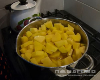 Фото приготовления рецепта: Требуха с картошкой - шаг 4