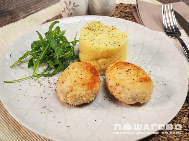 Куриные котлеты в сухарях
