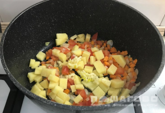 Фото приготовления рецепта: Суп из трески с овощами по-норвежски - шаг 4