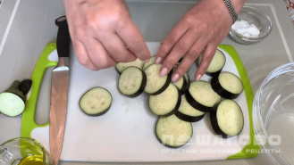Фото приготовления рецепта: Дорадо с овощами в духовке - шаг 3