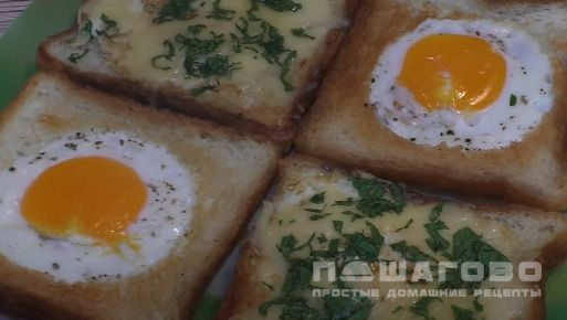 Яичница по-французски в хлебе