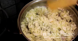 Фото приготовления рецепта: Нежный куриный жюльен с грибами и сыром - шаг 5