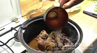 Фото приготовления рецепта: Тушеная говяжья лопатка (Stout Beef Stew) - шаг 8