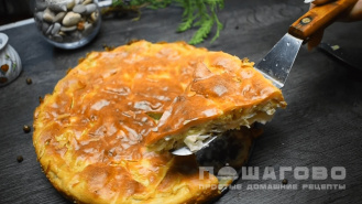 Фото приготовления рецепта: Заливной пирог с капустой на майонезе и сметане - шаг 4