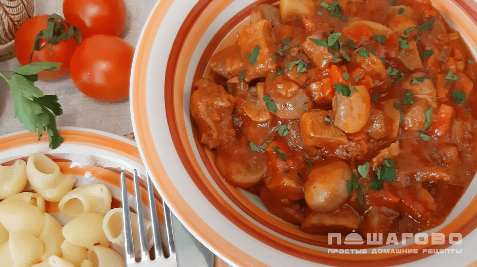 Фото приготовления рецепта: Мясная подлива с грибами - шаг 4