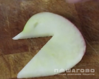 Фото приготовления рецепта: Лебеди из яблок - шаг 7