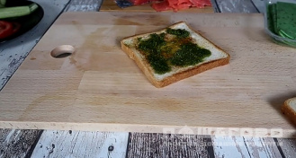 Фото приготовления рецепта: Сэндвич с семгой - шаг 6