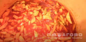 Фото приготовления рецепта: Лечо из кабачков и перца с томатной пастой - шаг 6