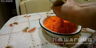 Фото приготовления рецепта: Салат из моркови с чесноком - шаг 1