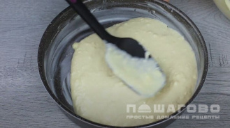 Фото приготовления рецепта: Заливной пирог с печенью и рисом - шаг 6