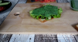 Фото приготовления рецепта: Сэндвич с семгой - шаг 7