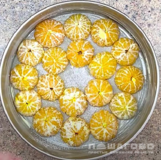 Фото приготовления рецепта: Пирог с мандаринами - шаг 3