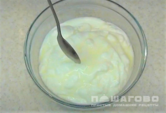 Фото приготовления рецепта: Сыр филадельфия из сметаны и йогурта - шаг 1