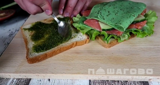 Фото приготовления рецепта: Сэндвич с семгой - шаг 10