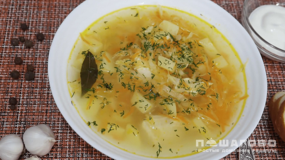 Фото приготовления рецепта: Кислые щи с капустой и куриной грудкой - шаг 6