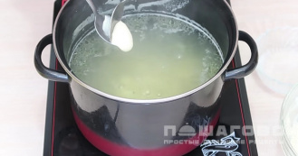 Фото приготовления рецепта: Суп с клецками на курином бульоне - шаг 11