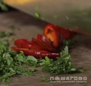 Фото приготовления рецепта: Соус из авокадо с чесноком к мясу и птице - шаг 6