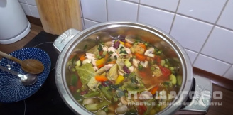 Фото приготовления рецепта: Овощной суп с цыплёнком - шаг 10