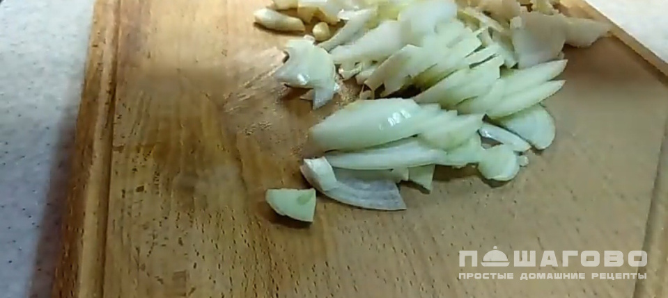 Фото приготовления рецепта: Рыбный суп из консервов с рисом и картошкой - шаг 3