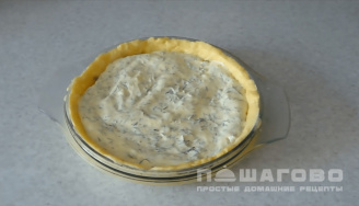 Фото приготовления рецепта: Пирог из сайры - шаг 4
