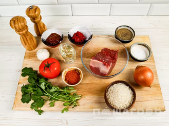 Фото приготовления рецепта: Харчо с аджикой томатной пастой и черносливом - шаг 1