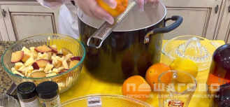 Фото приготовления рецепта: Классический клюквенный соус с соком лимона и апельсина - шаг 2