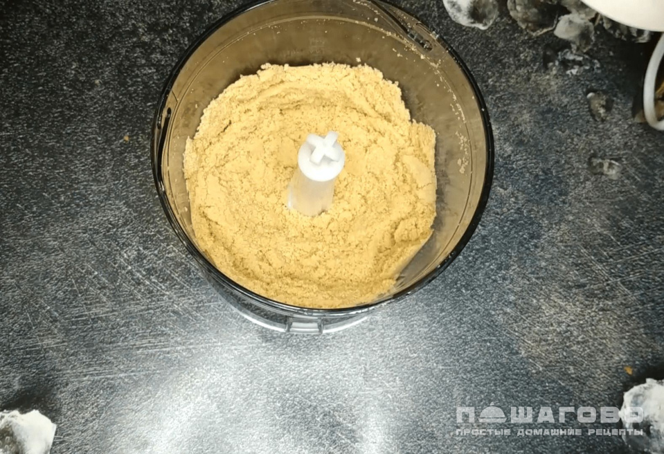 Фото приготовления рецепта: Пирожное картошка в домашних условиях из печенья - шаг 1