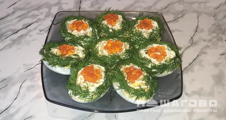 Фаршированные яйца с печенью трески