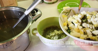 Фото приготовления рецепта: Холодный щавелевый суп - шаг 5
