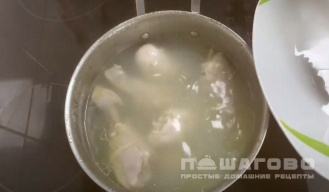 Фото приготовления рецепта: Грибной суп на курином бульоне - шаг 1