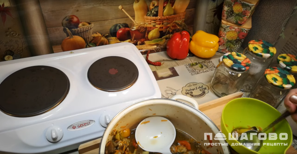 Фото приготовления рецепта: Баклажаны на зиму с шампиньонами - шаг 6