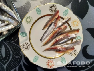Фото приготовления рецепта: Бутерброды с анчоусами  на ржаном хлебе - шаг 2