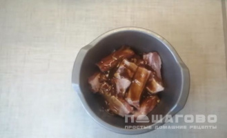 Фото приготовления рецепта: Маринад для свиных ребрышек для запекания в духовке - шаг 3