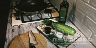 Фото приготовления рецепта: Кабачок, маринованный в соевом соусе - шаг 1
