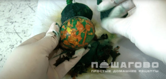 Фото приготовления рецепта: Мраморные яйца на Пасху - шаг 2