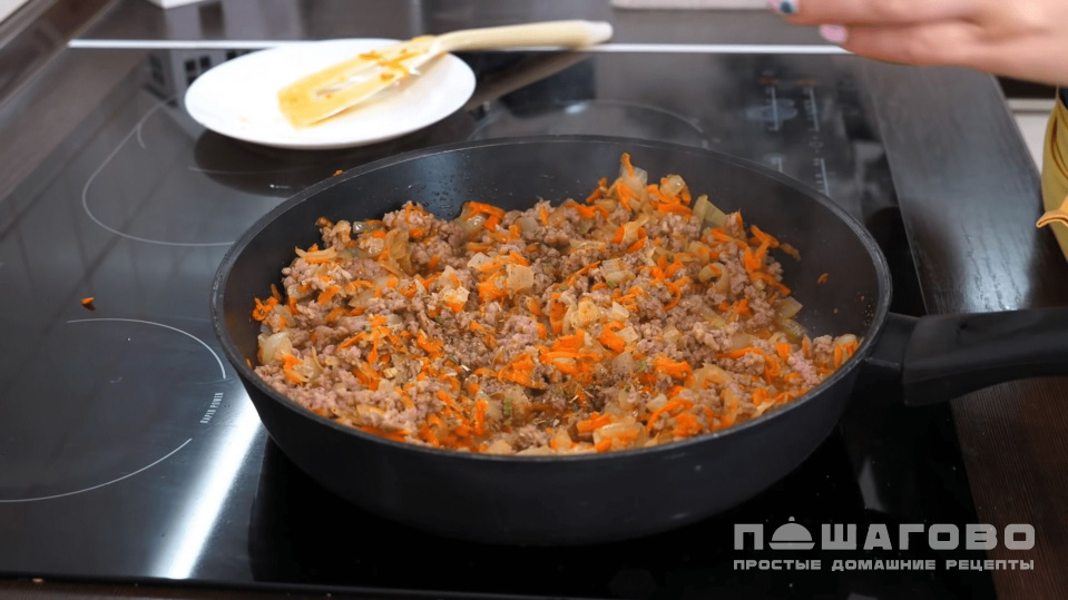 Фото приготовления рецепта: Гречка по-купечески с фаршем - шаг 3