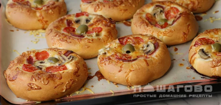 Мини-пиццы с оливками и грибами