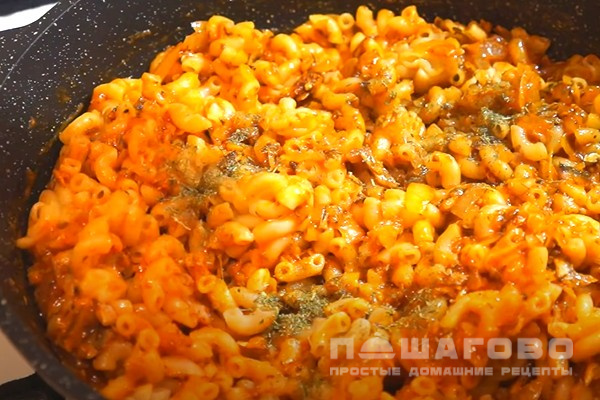 Макароны с килькой в томатном соусе